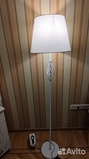 Торшер напольный с абажуром
