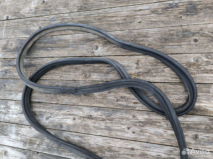 Toyota corolla 130 2003 Резинка крышки багажника