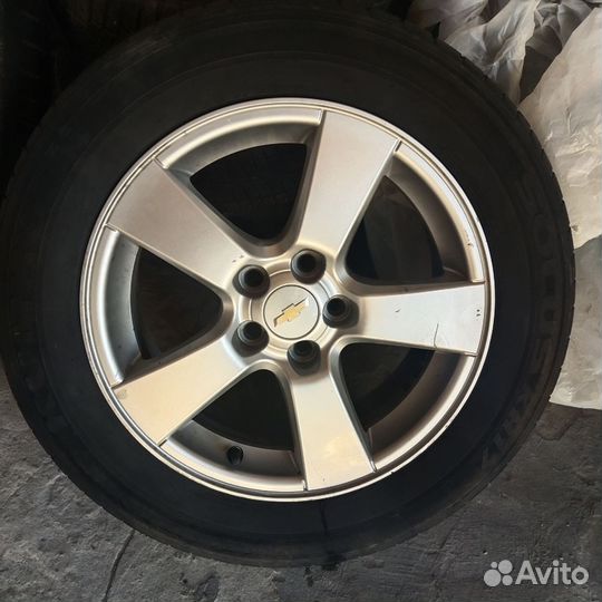Kumho Solus KH17 R16
