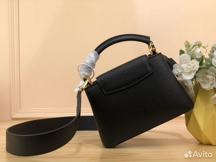 Сумка Louis Vuitton Capucines Mini