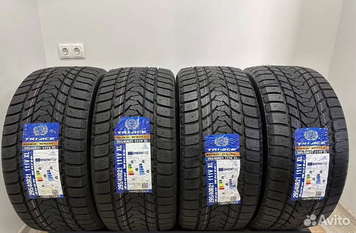 Tri Ace Snow White II 295/40 R21 111V