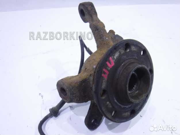 Кулак передний правый