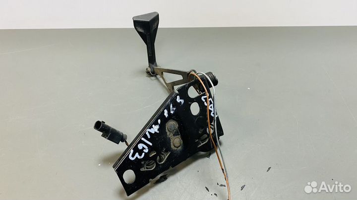 Замок капота Mercedes ML163