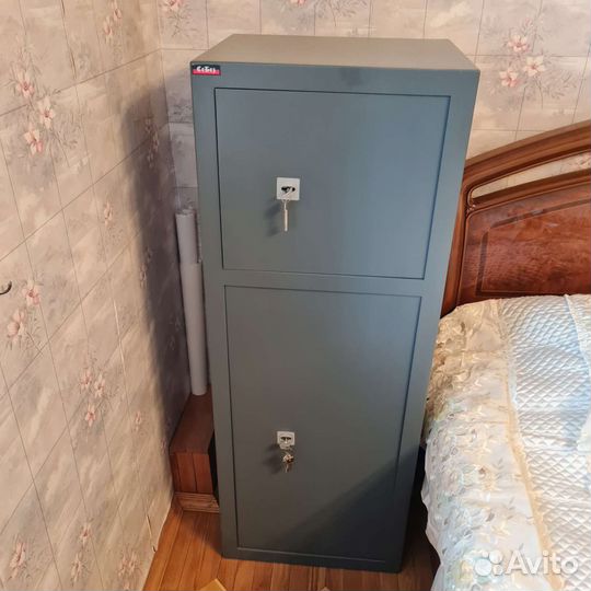 Металлический несгораемый сейф