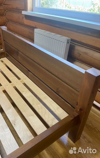 Кровать двухспальная массив