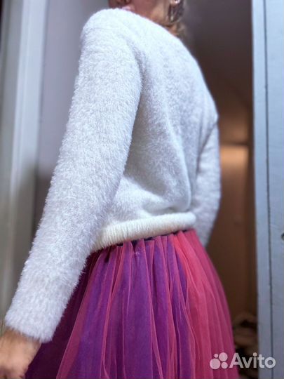 Белый джемпер пушистый