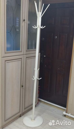 Вешалка напольная на диске