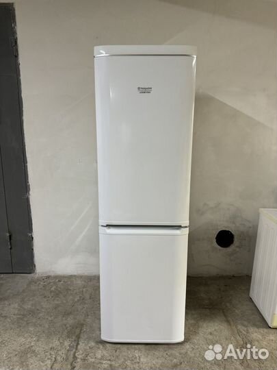 Холодильник Hotpoint Ariston