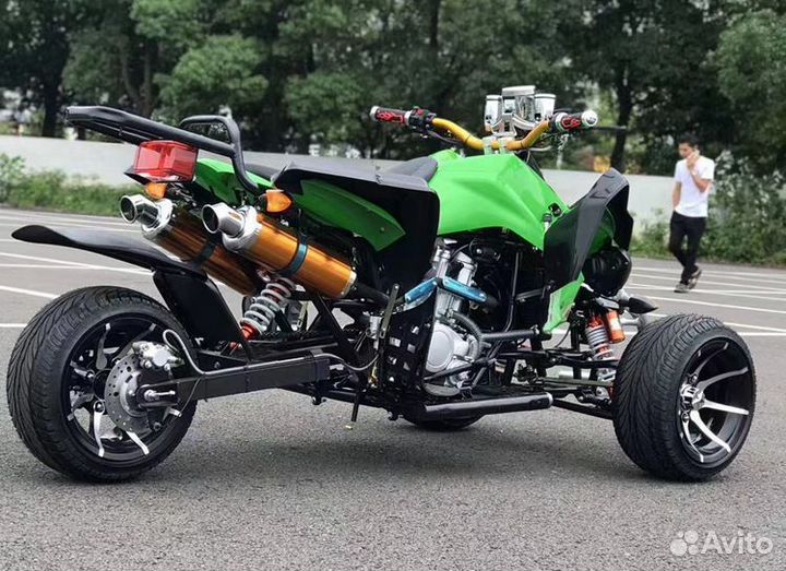 Квадроцикл шоссейный трицикл