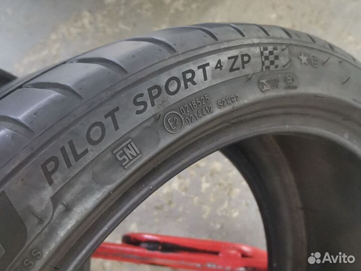 Michelin Pilot Sport 4 245/40 R19 и 275/35 R19