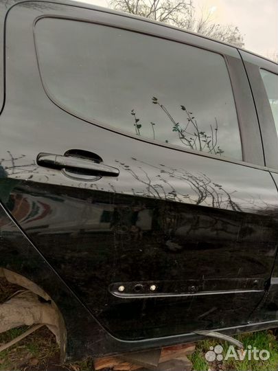 Дверь задняя правая Peugeot 308 2008 1.6л