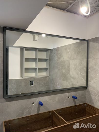 Зеркало в металической раме