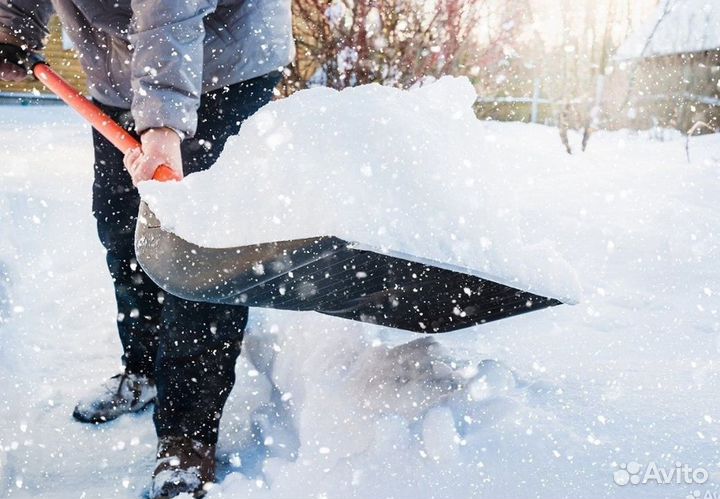 Уборка снега вручную,Чистка крыши