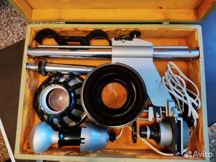 Фотоувеличитель, фото фонарь, набор для проявки