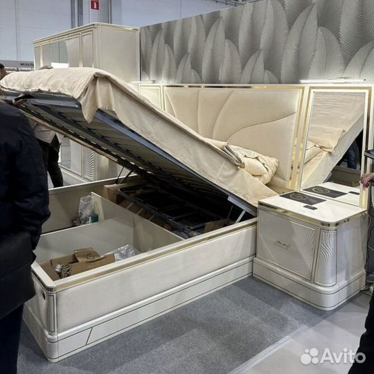 Спальный гарнитур