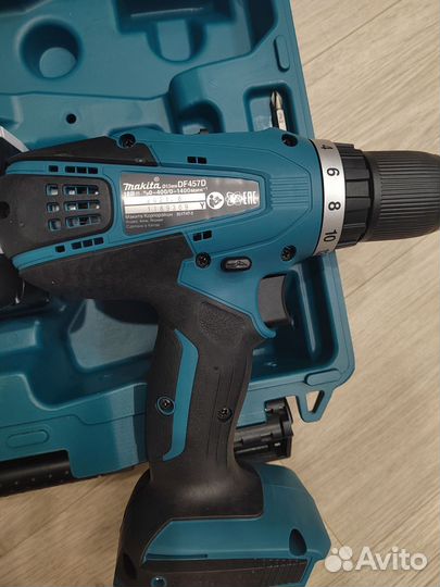 Дрель шуруповерт Makita DF457DWE