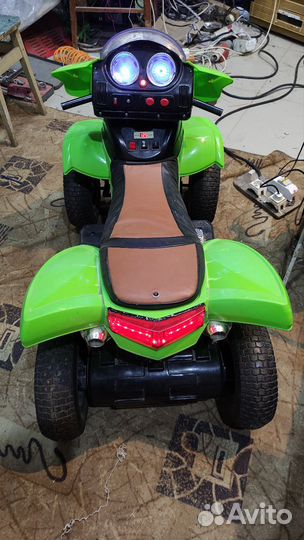 Детский электро квадроцикл с аб и зу. Б/У