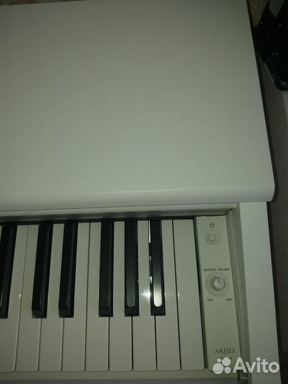 Продаётся электронное пианино Yamaha Arius YDP 144