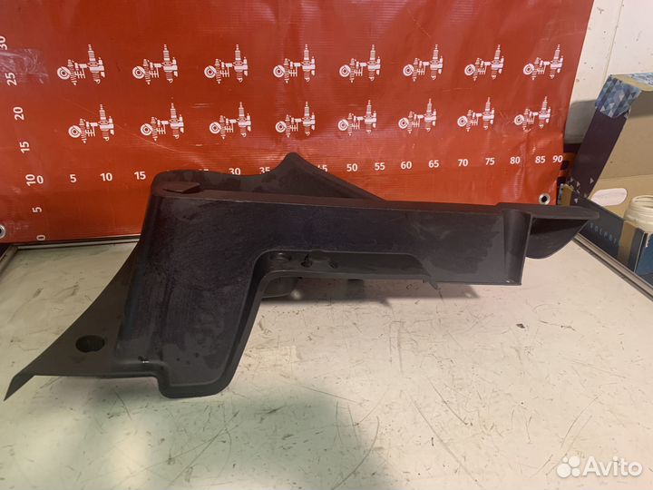 Renault Sandero Облицовка стойки задней правой
