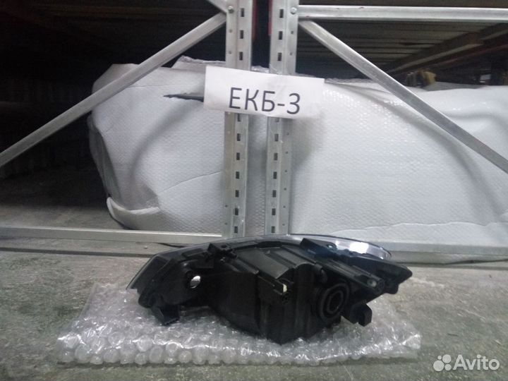 Фара правая Volkswagen Polo Sedan 5 2010