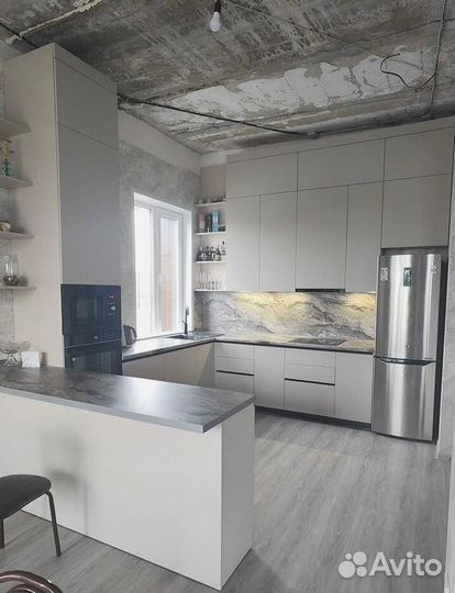 Индивидуальный дизайнерский кухонный гарнитур под