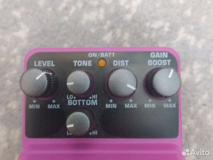 Педаль behringer heavy distortion hd-300