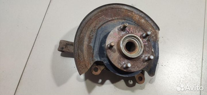 Кулак передний левый Nissan Qashqai+2 рест. 2010