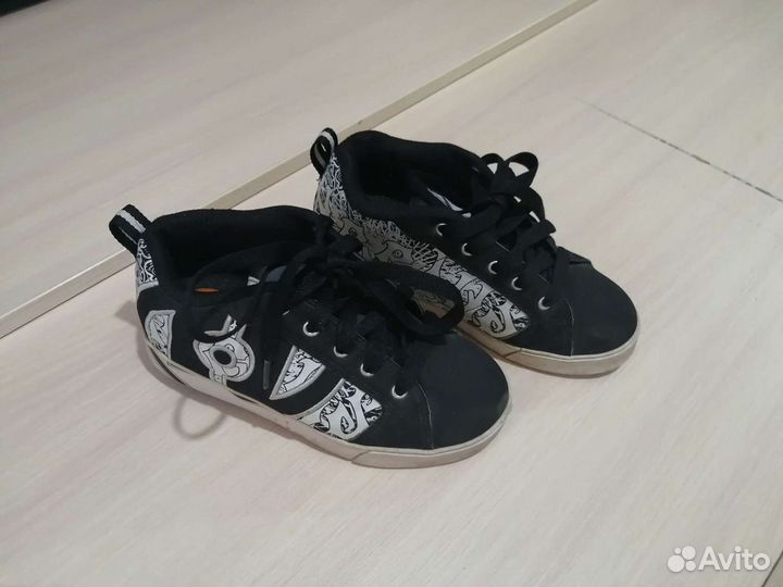 Heelys (кроссовки на колёсиках)