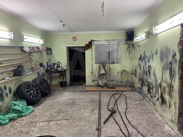 Гараж, > 30 м²