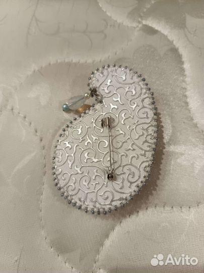 Дизайнерская брошь