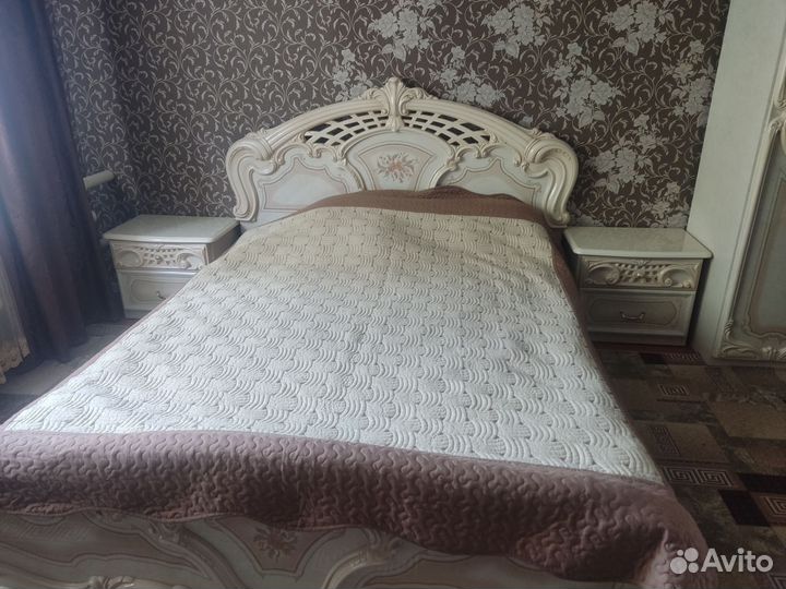 Продам спальный гарнитур бу