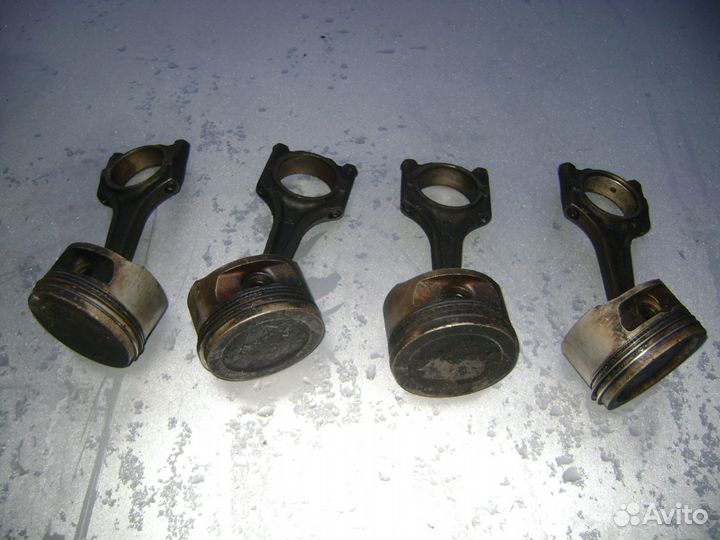 Комплект поршней на Форд Фокус 1.6i 2001 г.в