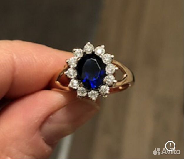 Кольцо золотое с сапфиром и бриллиантами