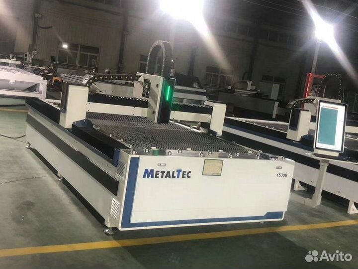 Оптоволоконный лазерный станок с чпу MetalTec 1530