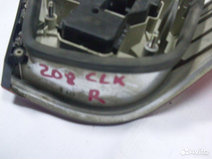 Фонарь наружный задний правый Mercedes-Benz