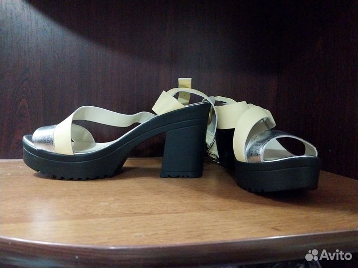 Босоножки женские 39 размер