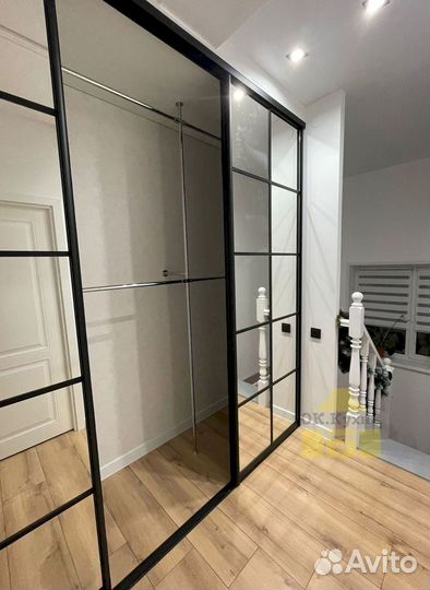 Книжный шкаф