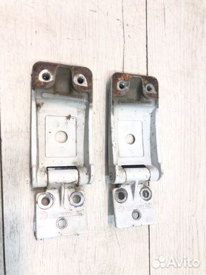 Петли задних дверей Mercedes Sprinter W909 2016