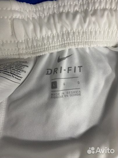 Футбольные шорты nike