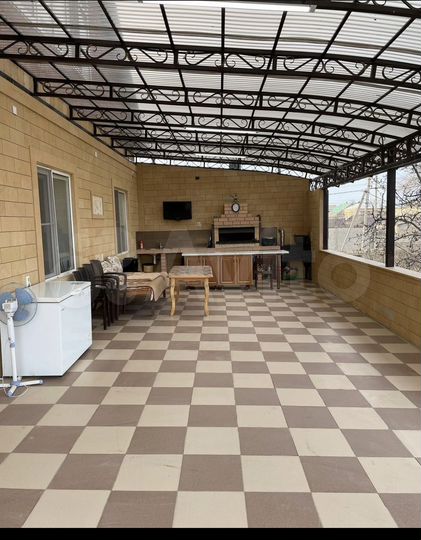 Дом 400 м² на участке 8 сот.