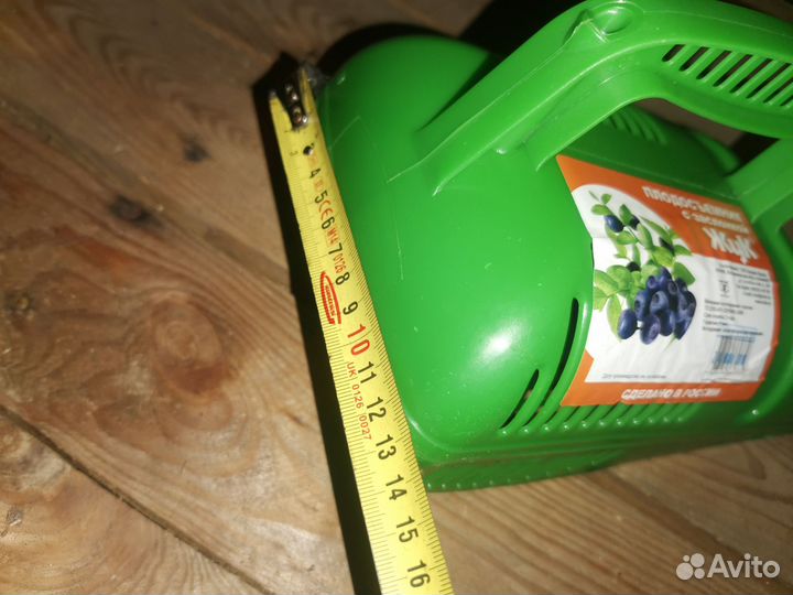 Для сбора ягод жук