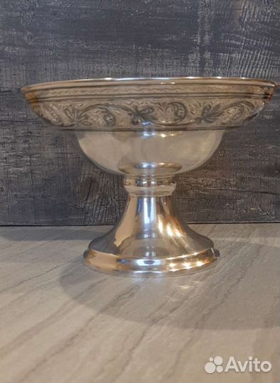 Серебряная ваза