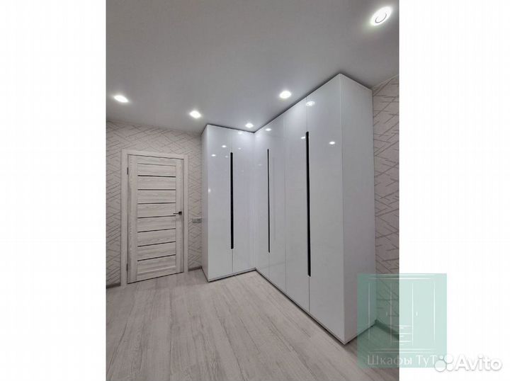 Шкаф распашной