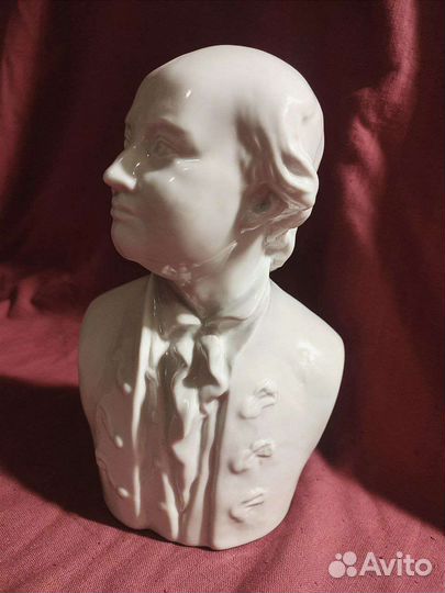 Фарфоровые бюсты Ломоносова Есенина Гагарина