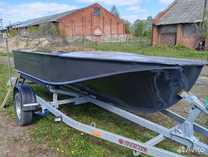 Моторная лодка с мотором