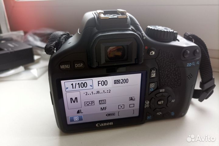 Canon EOS 550D 6к кадров, почти новый