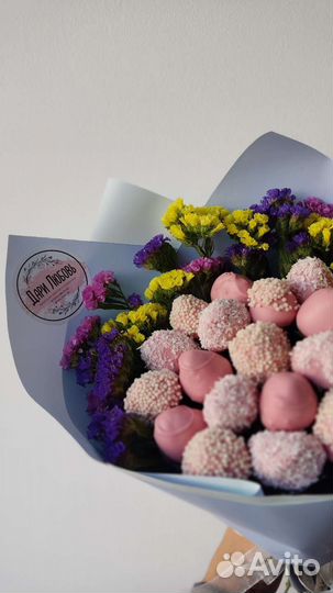 Букет из клубники в шоколаде + цветы)