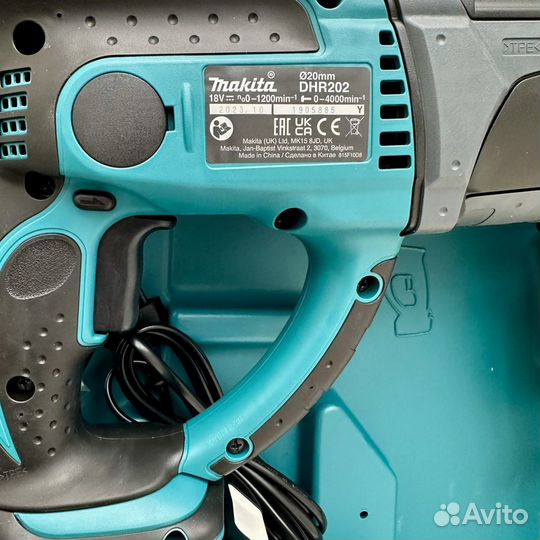 Аккумуляторный перфоратор Makita DHR202RF