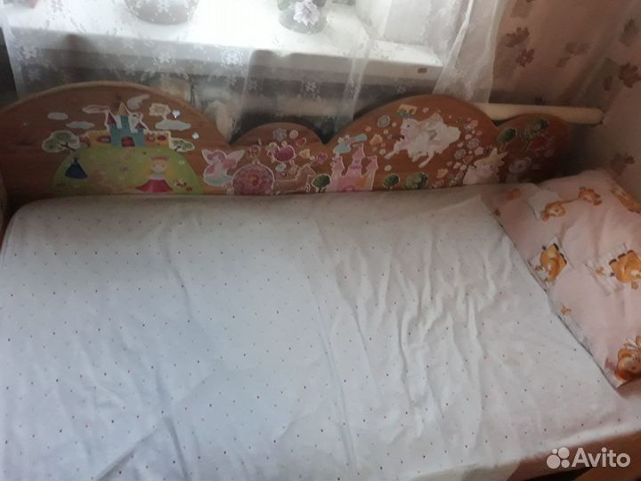 Кровать