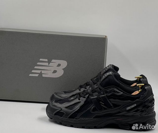 Новинка New Balance 1906